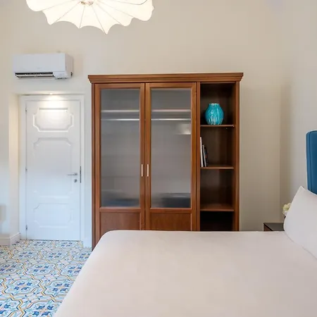 Palazzo Gargiulo Luxury & Гостьовий будинок Сорренто